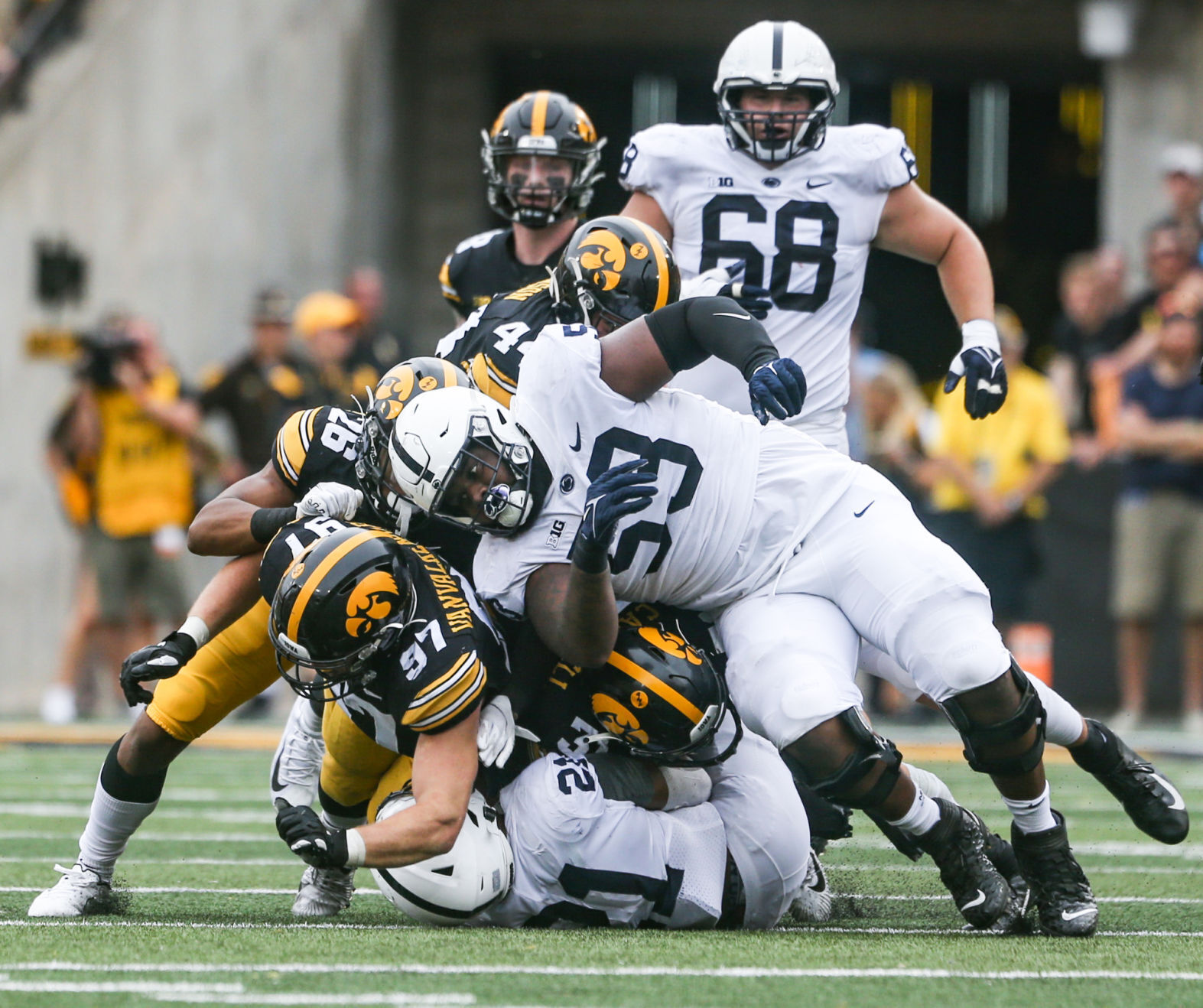 100921-qc-spt-iowa-fball-038
